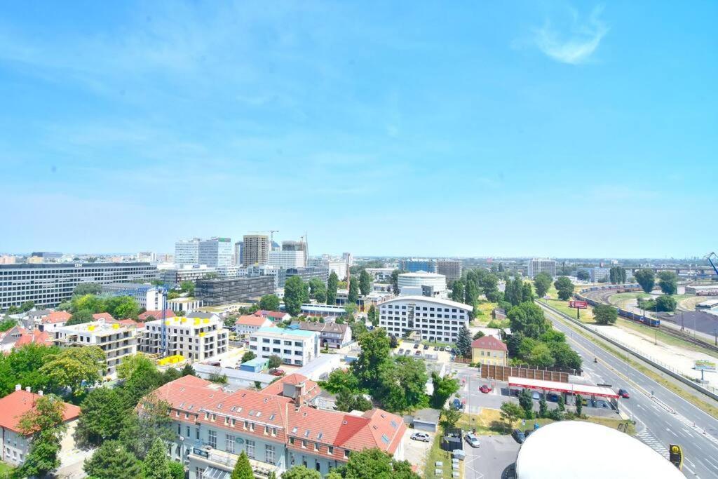 브라티슬라바 Downtown Charm With Free Parking Spot 아파트 외부 사진