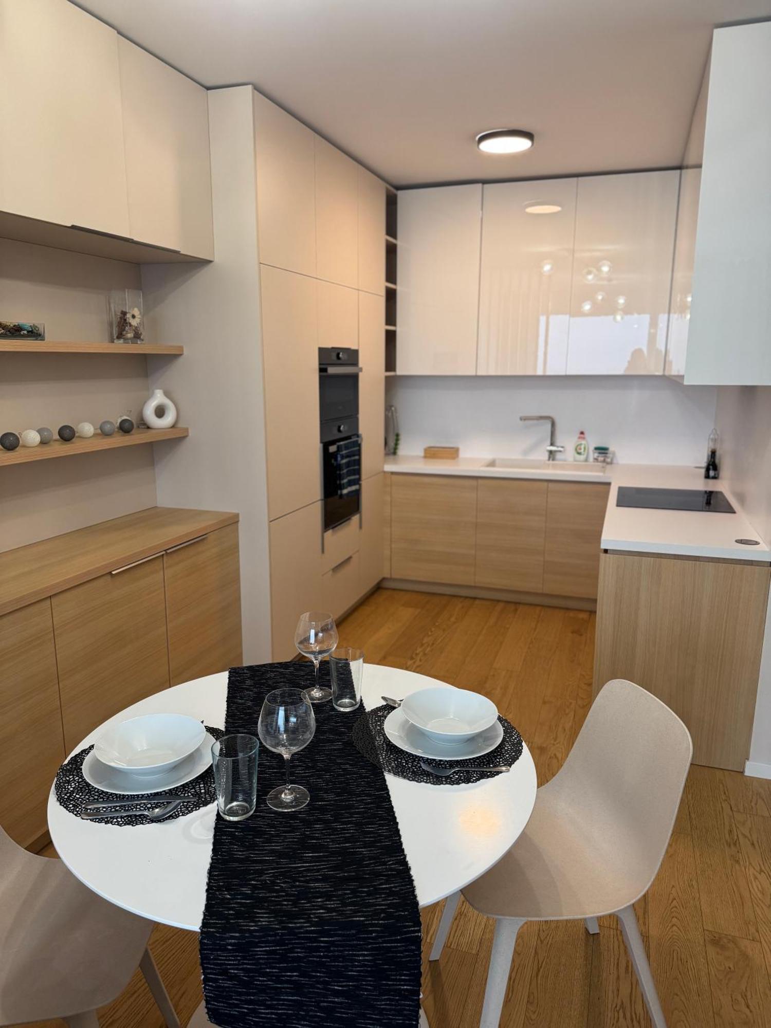 브라티슬라바 Downtown Charm With Free Parking Spot 아파트 외부 사진